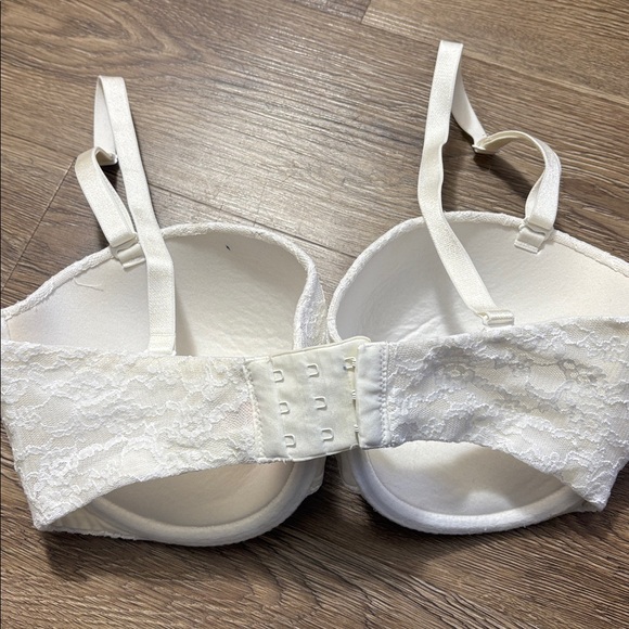 Victoria's Secret Lace Bra - Picture 4 of 4